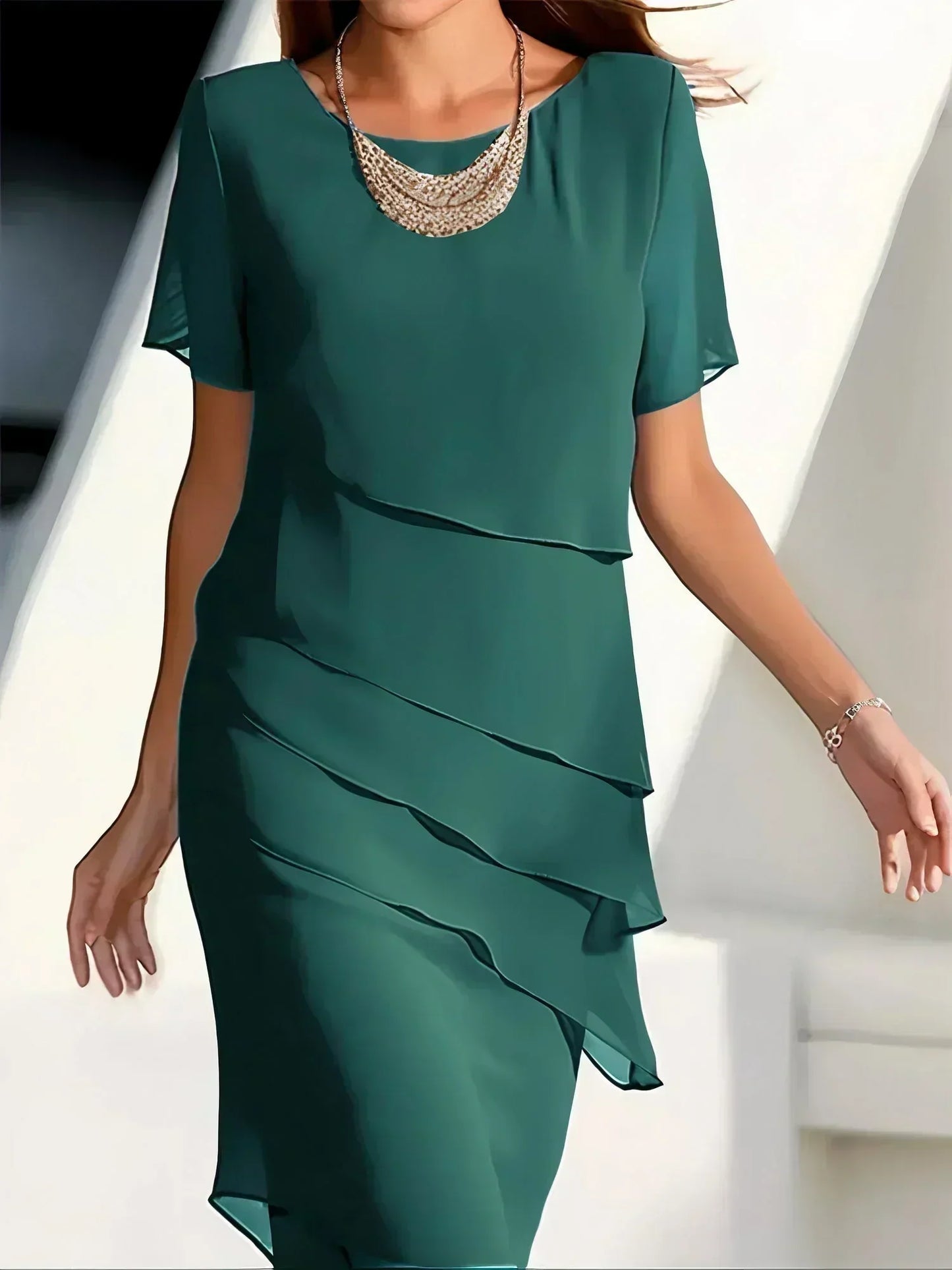 Anastasia | Elegáns Rétegezett Midi Ruha